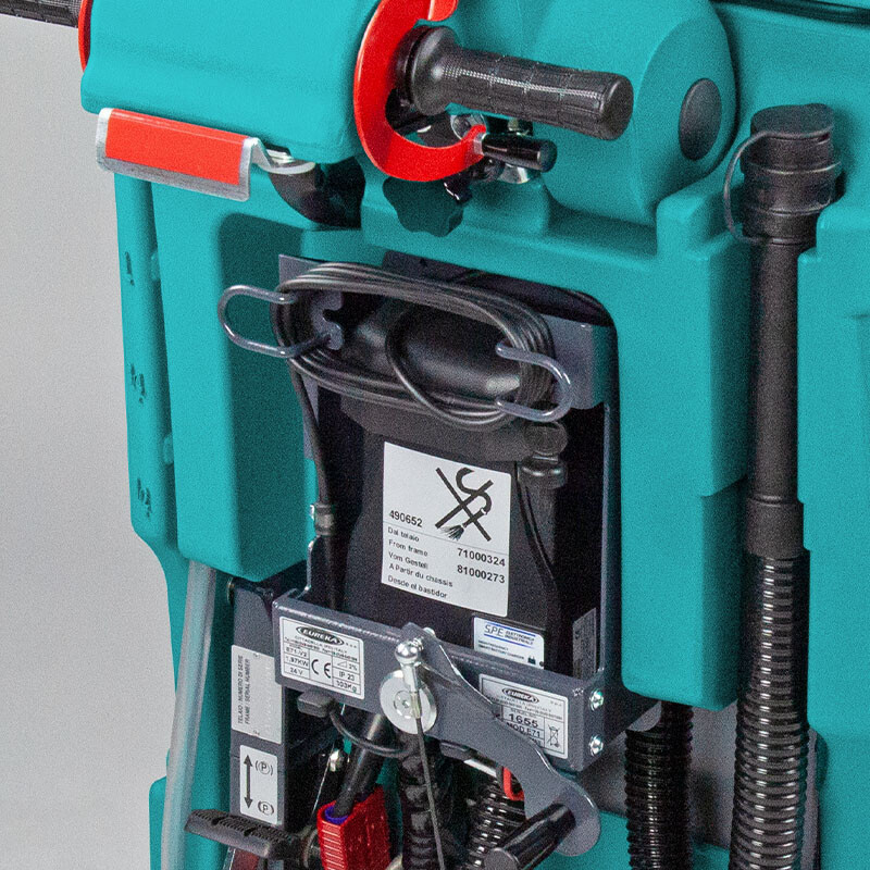 E51 | AUTOLAVEUSE AUTOTRACTEE à batteries Autolaveuses