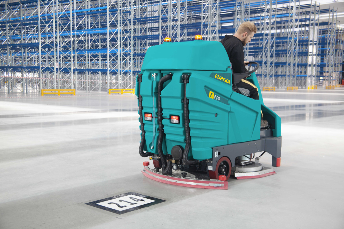 E110-D | AUTOLAVEUSE AUTOPORTEE INDUSTRIELLE Autolaveuse autoportées