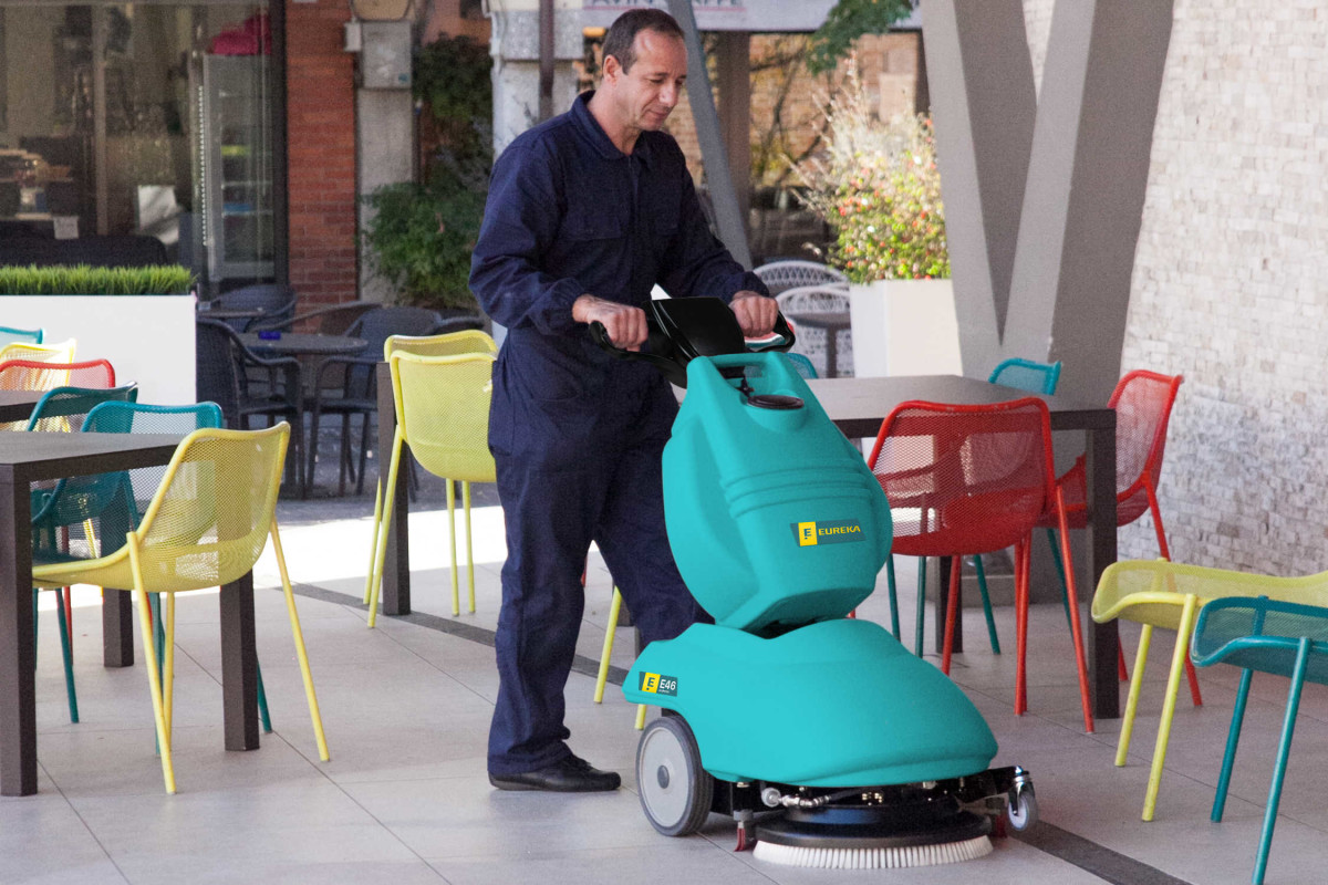 E46 AUTOLAVEUSE AUTOTRACTEE Autolaveuses