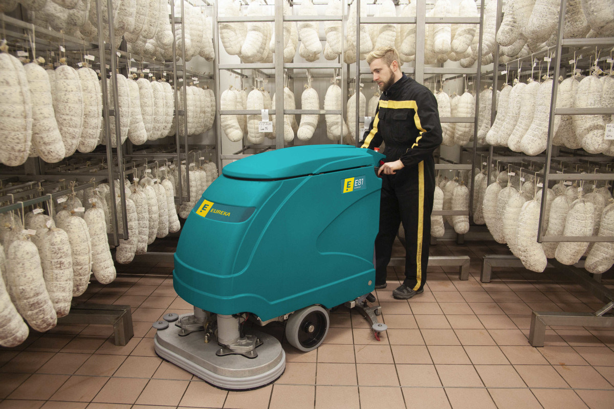 E81 | AUTOLAVEUSE AUTOTRACTEE Autolaveuses