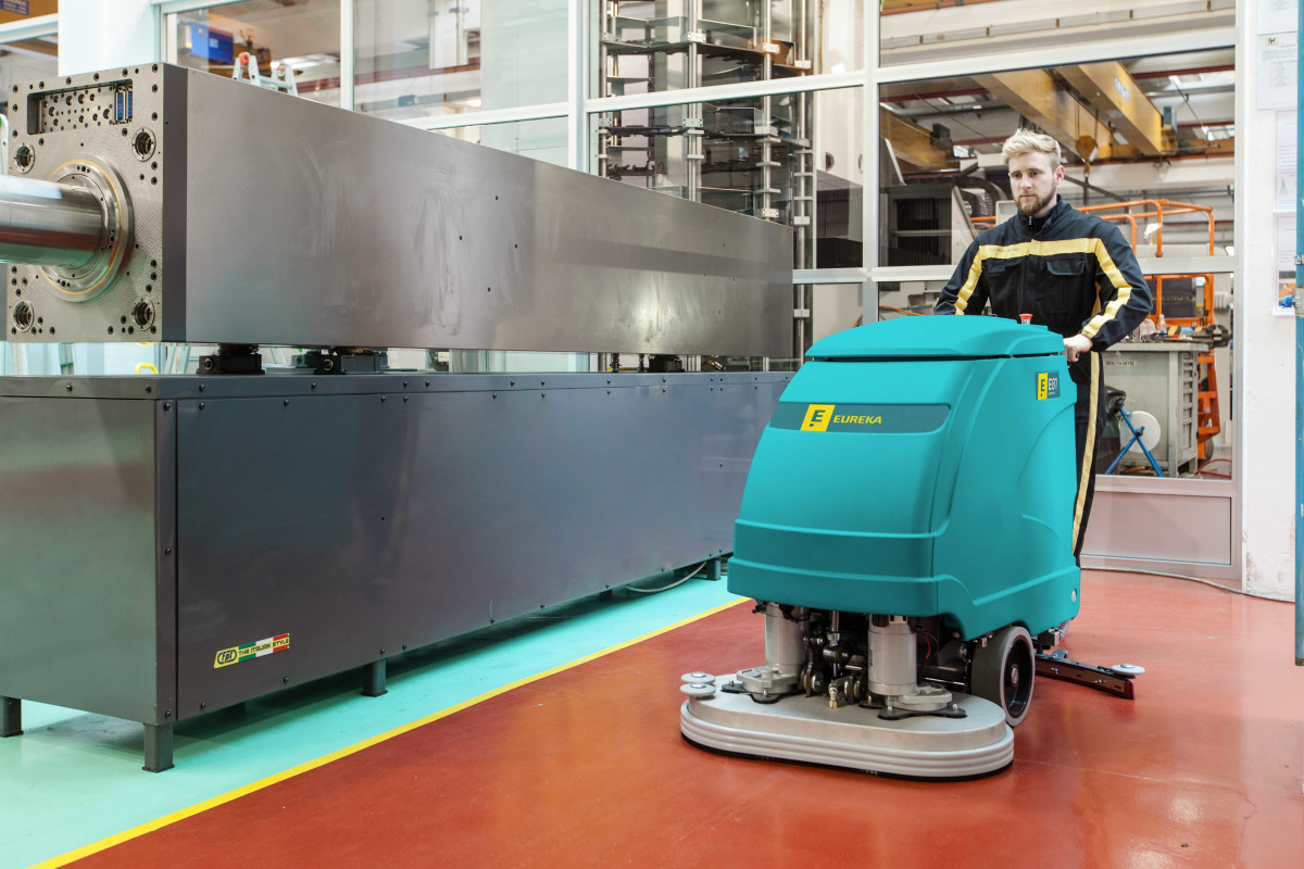 E51 | AUTOLAVEUSE AUTOTRACTEE à batteries Autolaveuses