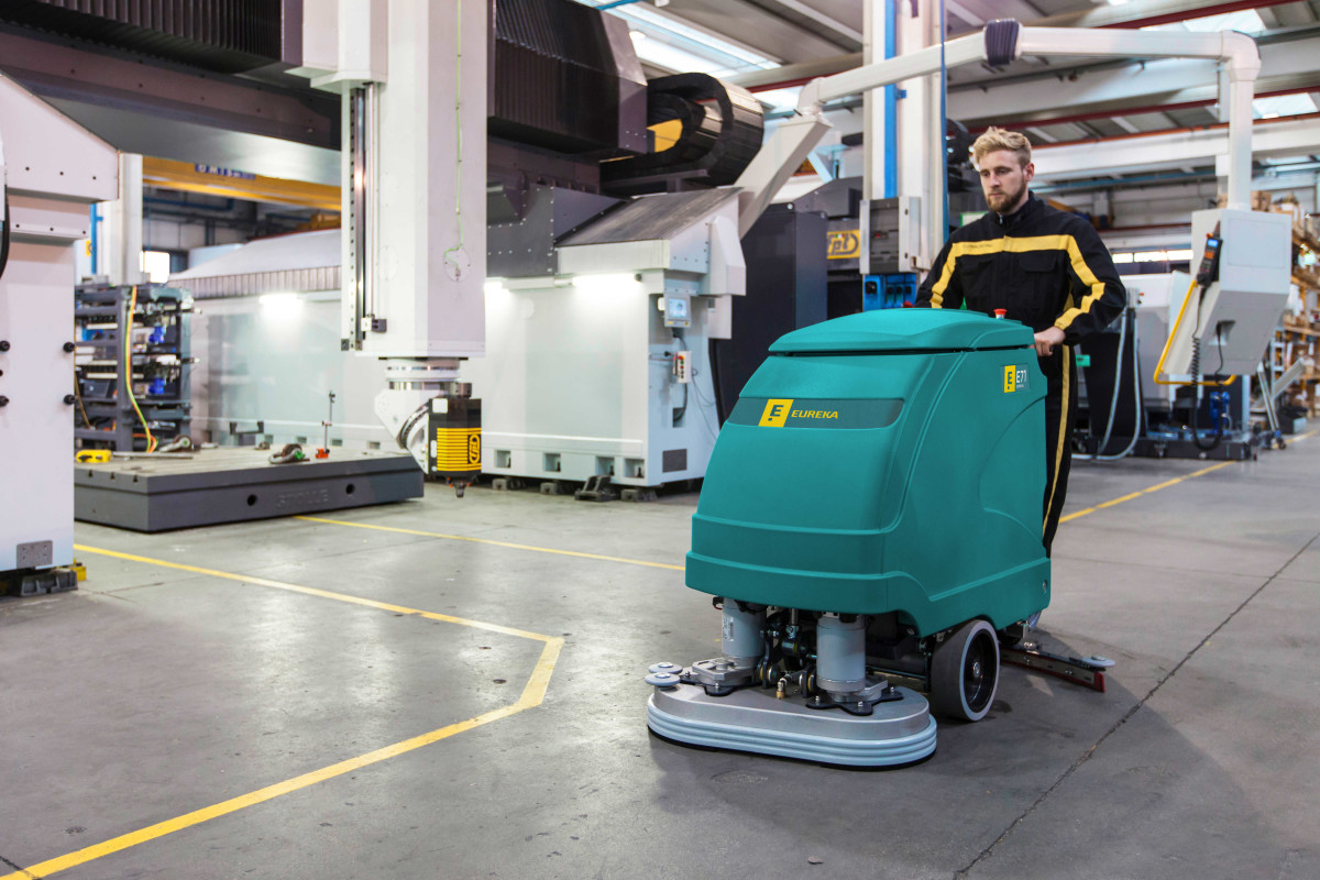 E51 | AUTOLAVEUSE AUTOTRACTEE à batteries Autolaveuse - Balayeuse