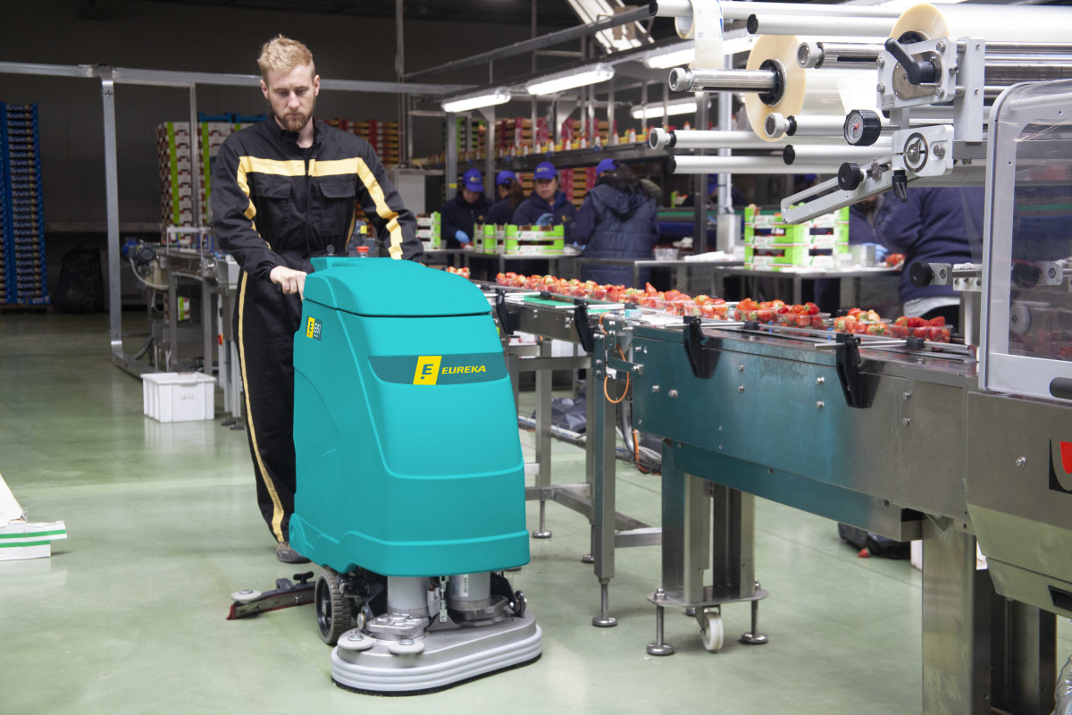 E81 | AUTOLAVEUSE AUTOTRACTEE Autolaveuses