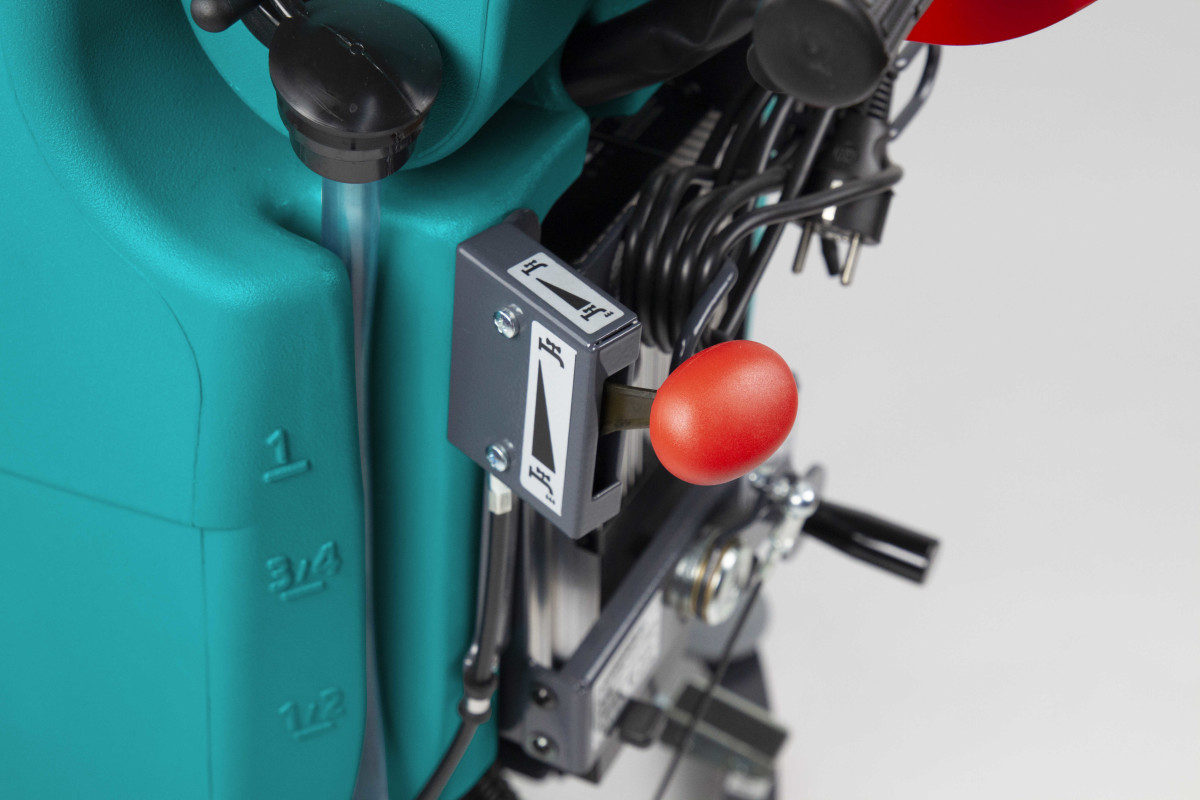 E81 | AUTOLAVEUSE AUTOTRACTEE Autolaveuses