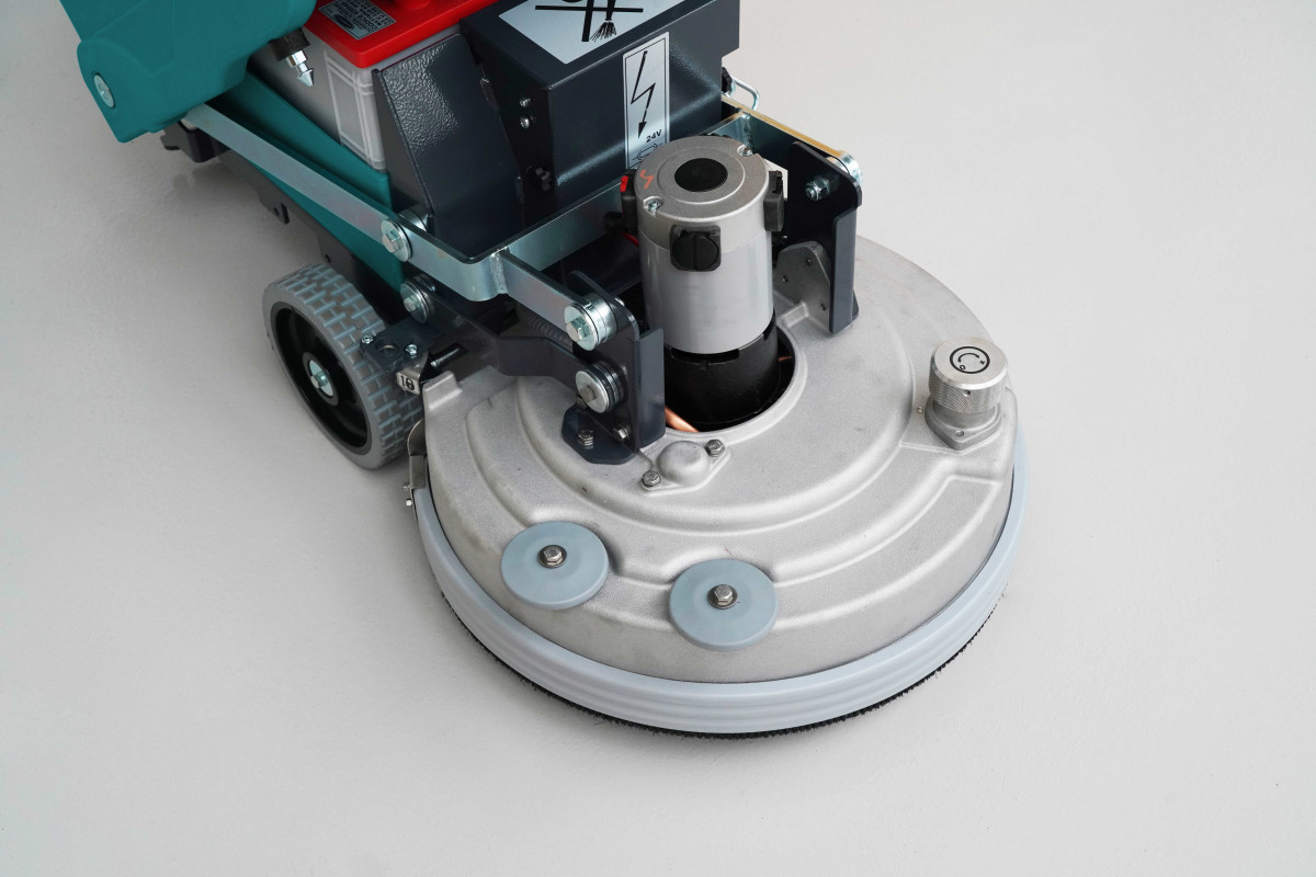 E81 | AUTOLAVEUSE AUTOTRACTEE Autolaveuses