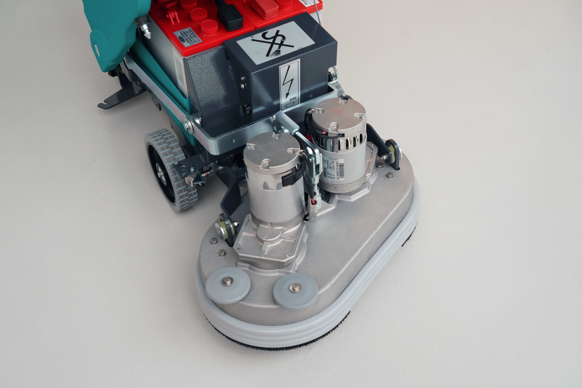 E81 | AUTOLAVEUSE AUTOTRACTEE Autolaveuses