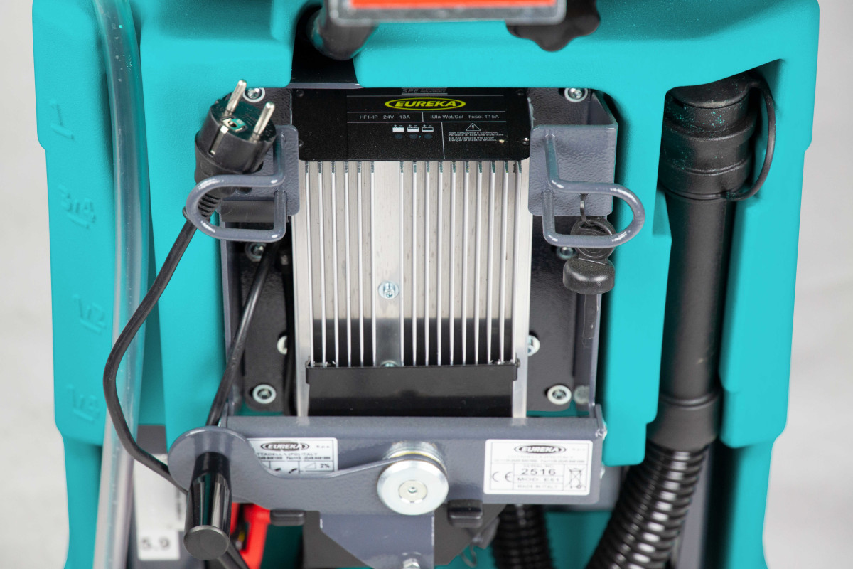 E81 | AUTOLAVEUSE AUTOTRACTEE Autolaveuses