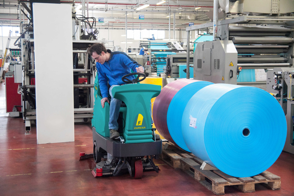 E100 | AUTOLAVEUSE AUTOPORTEE INDUSTRIELLE COMPACTE Autolaveuses