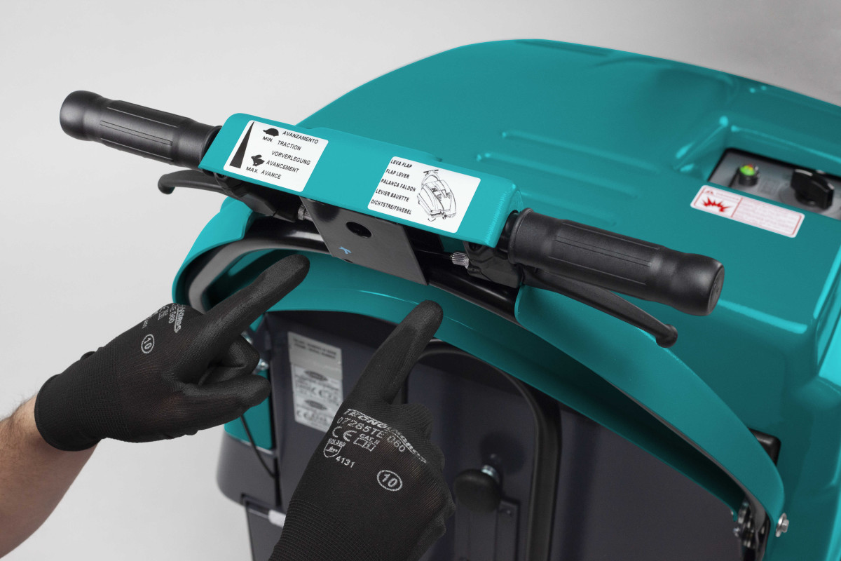 KOBRA BALAYEUSE AUTOTRACTEE Balayeuses