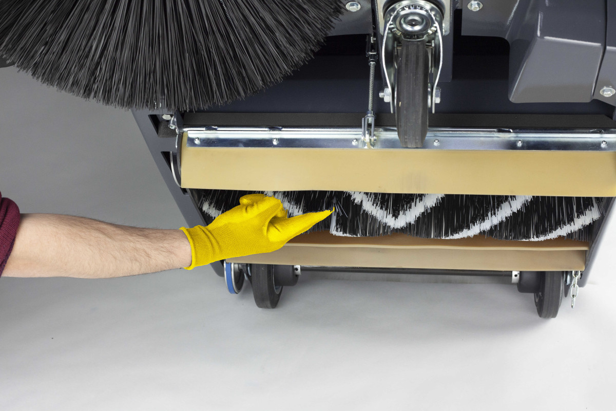 KOBRA BALAYEUSE AUTOTRACTEE Balayeuses