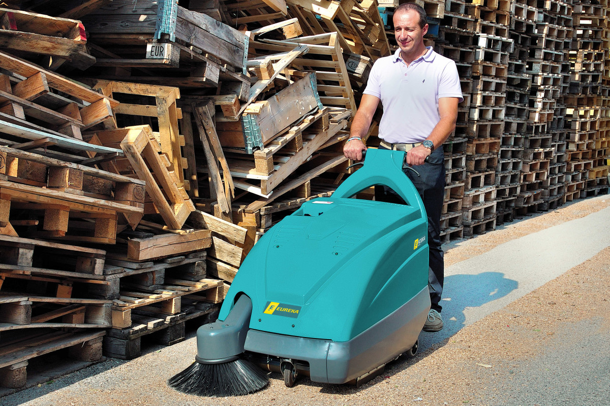 KOBRA BALAYEUSE AUTOTRACTEE Balayeuses